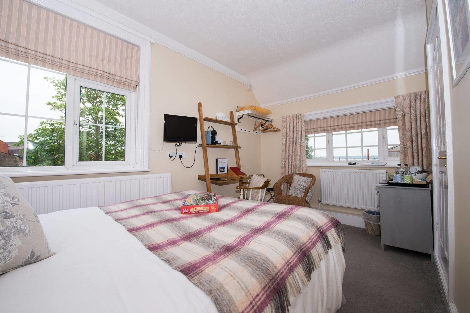 The Maples Bed & Breakfast Hythe  Exterior foto